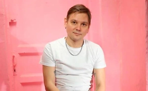 В петербургском клубе открестились от голого перформанса солиста "Щенков" в стиле Vacio