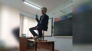 «Гав! Гав!»: Квадробер-переросток целый год преподавал физику в Красноярске, прыгая и читая рэп