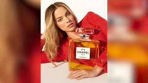 Звезда фильма «Барби» стала лицом легендарного парфюма Chanel