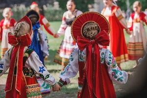  Министр Лаоса станцевала «Калинку» на концерте в честь Дня народного единства