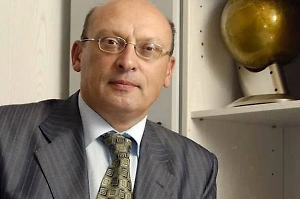 Многие астрологи считали, что этот президент будет последним. Но я говорил, что это не последний, а предпоследний. Последний будет в 2024 году. И я всё-таки думаю, что это должна быть женщина... Что касается Трампа, похожая ситуация у него была в 2016 году, когда была Клинтон, и многие астрологи ставили на неё. Но я тогда говорил, что гороскоп у Трампа будет предпочтительнее. А сейчас у Трампа гороскоп более напряжённый, значит, и многие люди это чувствуют.