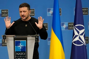 Зеленский подписал закон о продлении военного положения и мобилизации на Украине