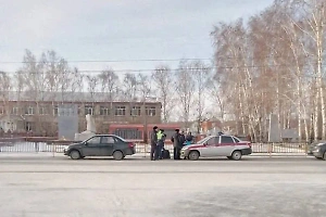 Психбольной с ножом ворвался в школу на Урале, его обезвредил безоружный учитель