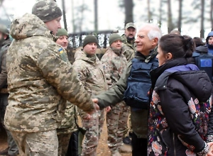 Боррель в ходе прощального визита на Украину побывал на первой линии обороны ВСУ