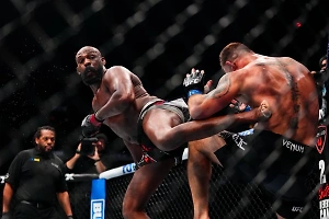 Джонс победил Миочича и защитил чемпионский титул UFC в тяжёлом весе