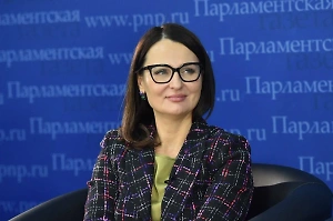 В зависимости от отношений внутри семьи, в зависимости от ситуации, надо подбирать самый лучший момент. Это всегда индивидуальная история, как и предложение руки и сердца. Конечно, это счастье, я была бы безумно счастлива, но каждая ситуация, семейная ситуация, она особая. Поэтому надо просто для каждой семьи подобрать лучший случай и эту лучшую ситуацию именно реализовать