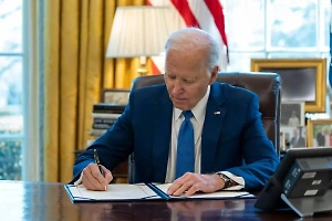 Ещё $8 млрд: Байден не хочет оставлять агонизирующую Украину без прощального подарка