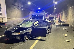 Водитель сломавшегося в Лефортовском тоннеле в Москве «Лексуса» погиб в ДТП