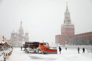 Рекордные сугробы, нулевая видимость: День влюблённых сменится для москвичей снежным "адом"