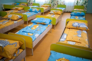 Попытка уложить ребёнка спать закончилась для приморского воспитателя уголовным делом