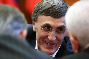Сбежавшего из России депутата-иноагента объявили в розыск