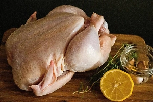 Грозит сальмонеллёзом: Диетолог назвала самую опасную часть курицы