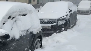 Метель и пробки на дорогах: Life.ru снял, как разбушевался снегопад в Москве