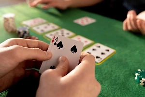 Названа болезнь, которая заставляет человека играть в азартные игры