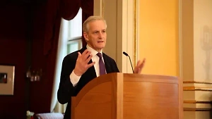 Премьеру Норвегии прислали посылку с наркотиками