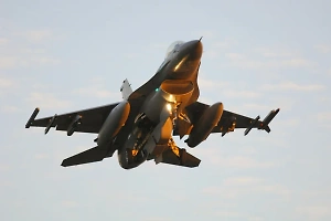 Советник Байдена рассказал о размещении истребителей F-16 на Украине