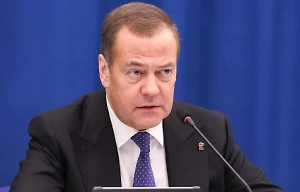Медведев требует мстить Западу за санкции против россиян: "На войне как на войне"