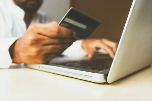 Экономист назвала скрытую опасность оплаты онлайн-заказа при получении