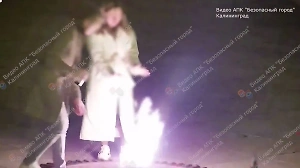 В Калининграде парочка устроила пикник с алкоголем и танцами у Вечного огня