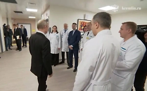 Путин посетил новый онкоцентр в Туле и пообщался с персоналом