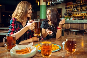 Рак и бесплодие: Женщин предупредили о страшных последствиях употребления пива

