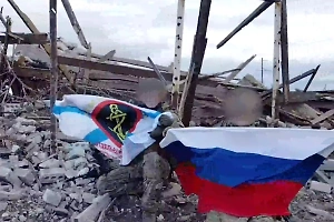"Низкий вам поклон, герои": Сальдо опубликовал видео с российским флагом в Крынках