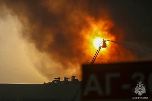 В Волгограде загорелись нефтепродукты на крупном НПЗ