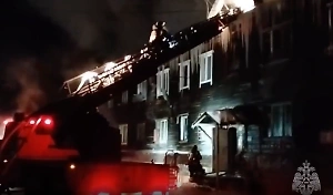 Пожар в жилом доме под Иркутском за три часа увеличился до 700 квадратов