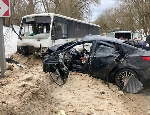 Два человека стали жертвами аварии с автобусом в Брянской области