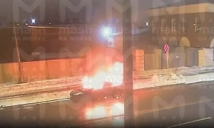 Неизвестный спалил дотла автомобиль СИЗО № 5 в Петербурге
