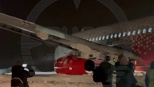 "Бывает": Пассажиры спокойно восприняли выкат за пределы ВПП самолёта в Саранске