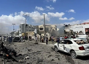 10 человек погибли в результате взрывов на рынке в столице Сомали