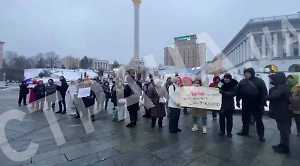 "Зелю геть!": Сторонники Залужного вышли на Майдан, требуя его возвращения