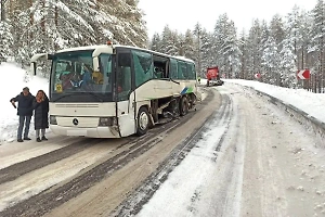 Автобус с 27 детьми попал в аварию в Карелии