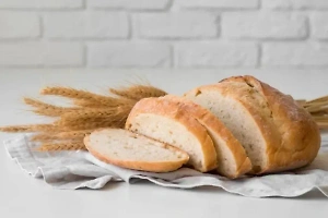 Россиян предупредили об угрозе "пьяного" хлеба, который не отличить на глаз от обычного
