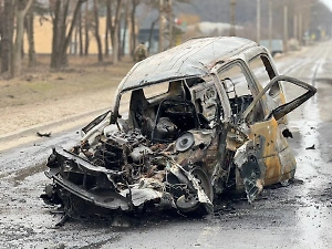 Обугленное авто и разбитые здания: Гладков показал последствия утреннего обстрела Белгорода