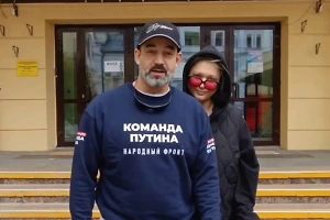 "Присоединяйтесь, россияне!": Дмитрий Певцов с женой проголосовали на выборах президента