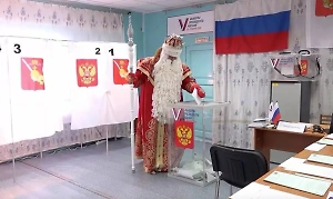 "В ваших руках — будущее страны": Дед Мороз из Великого Устюга проголосовал на выборах президента