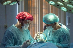 Трансплантолог объяснил смерти обоих мужчин с сердцами свиней вскоре после пересадки