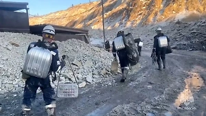 МЧС показало видео с рудника в Амурской области, где завалило 13 шахтёров