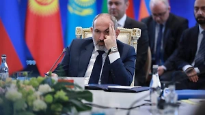 Пашинян хочет отдать Азербайджану два села, чтобы избежать начала войны "в конце недели"