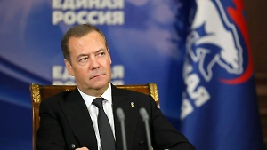 Медведев ответил словами поэта Симонова на разговоры об ударах ракетами Taurus по России