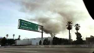 Облако дыма от пожара на каннабисном заводе накрыло Лос-Анджелес