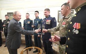 Путин назвал консолидацию общества самым мощным оружием России