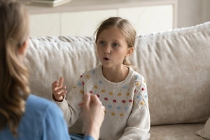 Советы от психолога: Как поговорить с ребёнком о трагедии в "Крокусе" 