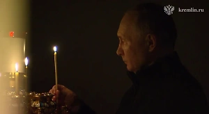 Путин поставил свечу за упокой погибших при теракте в "Крокусе"