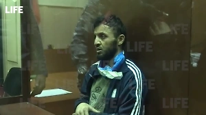 Тяжёлое дыхание и испуганный взгляд: Life.ru публикует видео с террористами из зала суда