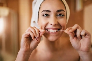 Стоматолог назвала причины начать пользоваться зубной нитью каждый день