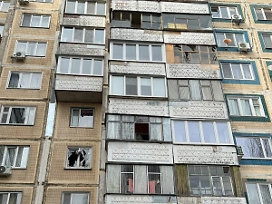 Обломки беспилотника рухнули во дворе многоквартирного дома под Белгородом