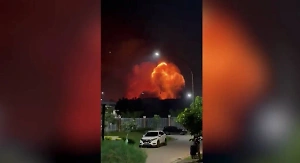 Крупный пожар охватил склад боеприпасов в Индонезии